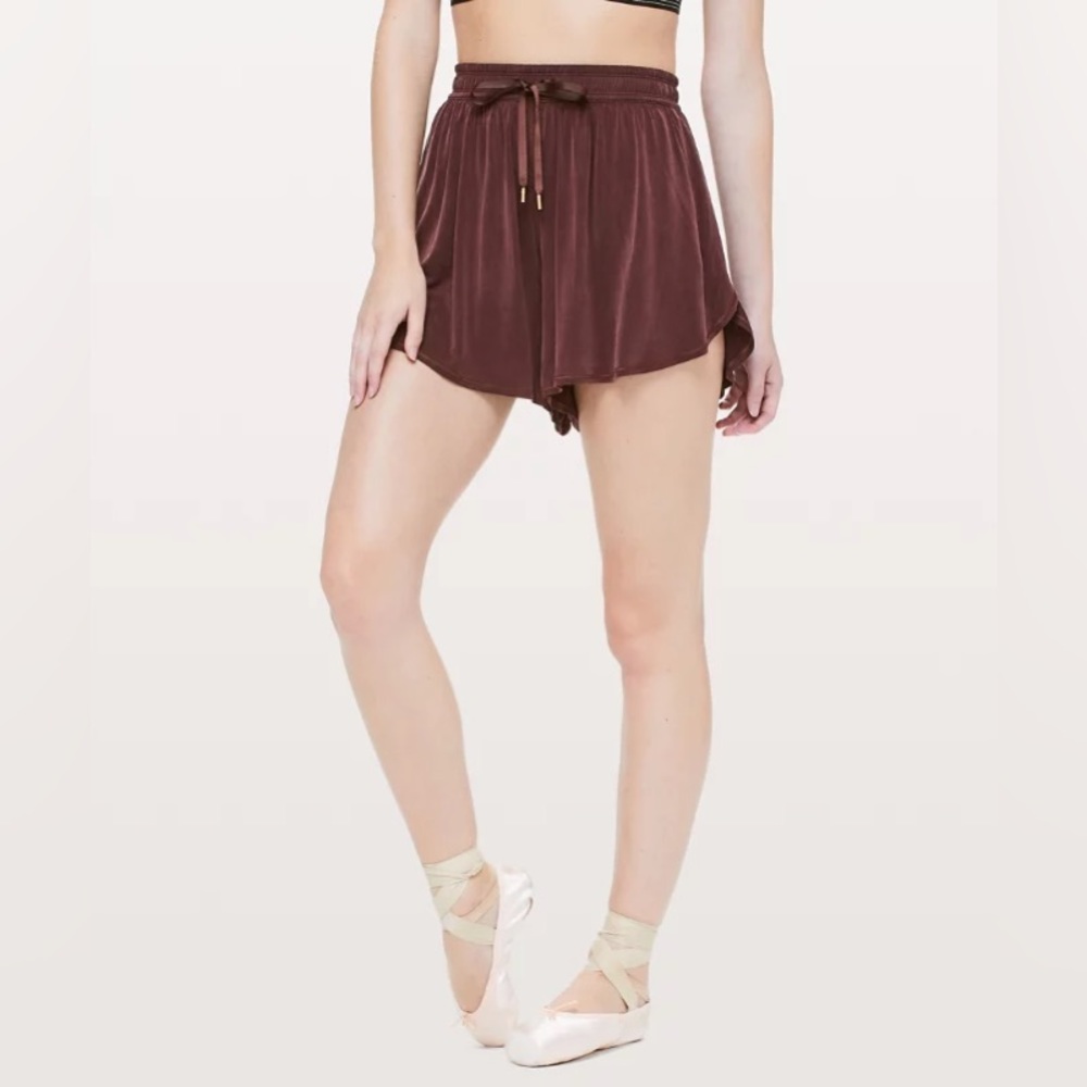 Lululemon principal dancer shorts size 6 red